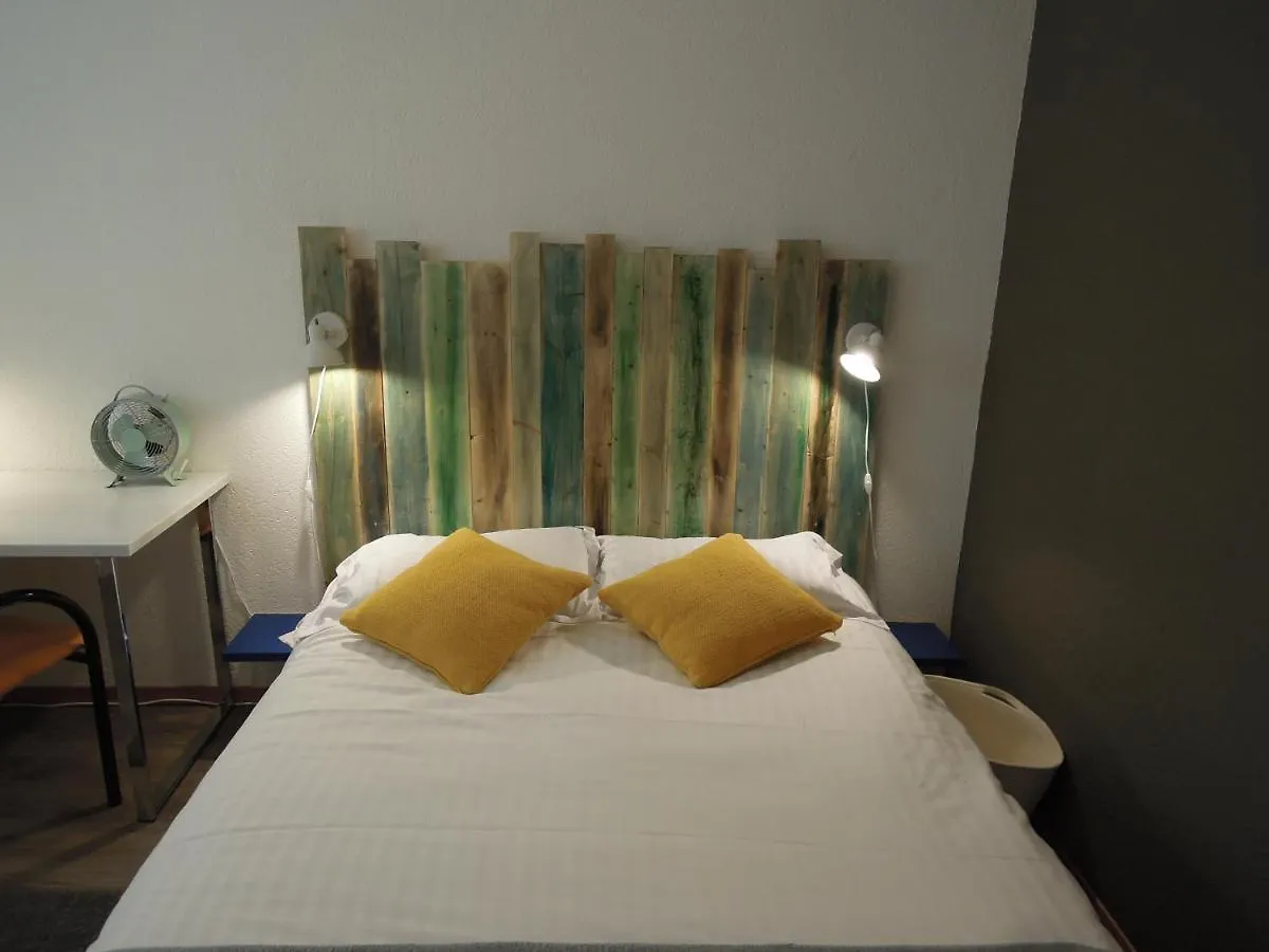 Les Chambres Du Ctn Plan-les-Ouattes Otel